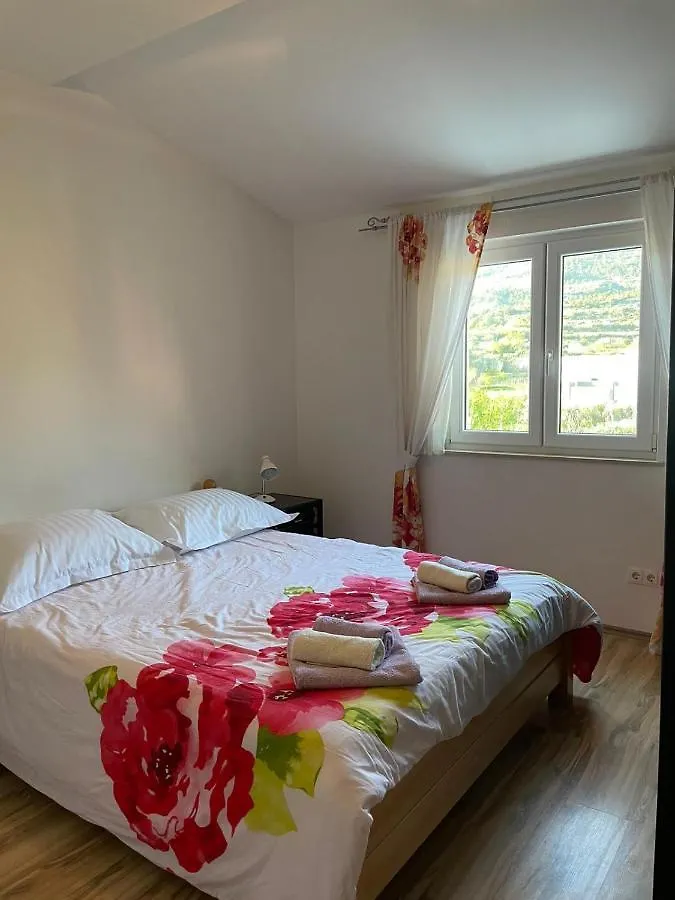 Apartment Zenit Kastela 0*,  Croatia