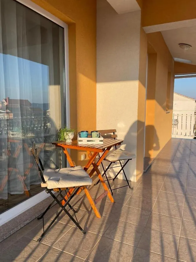 Apartment Zenit Kastela 0*,